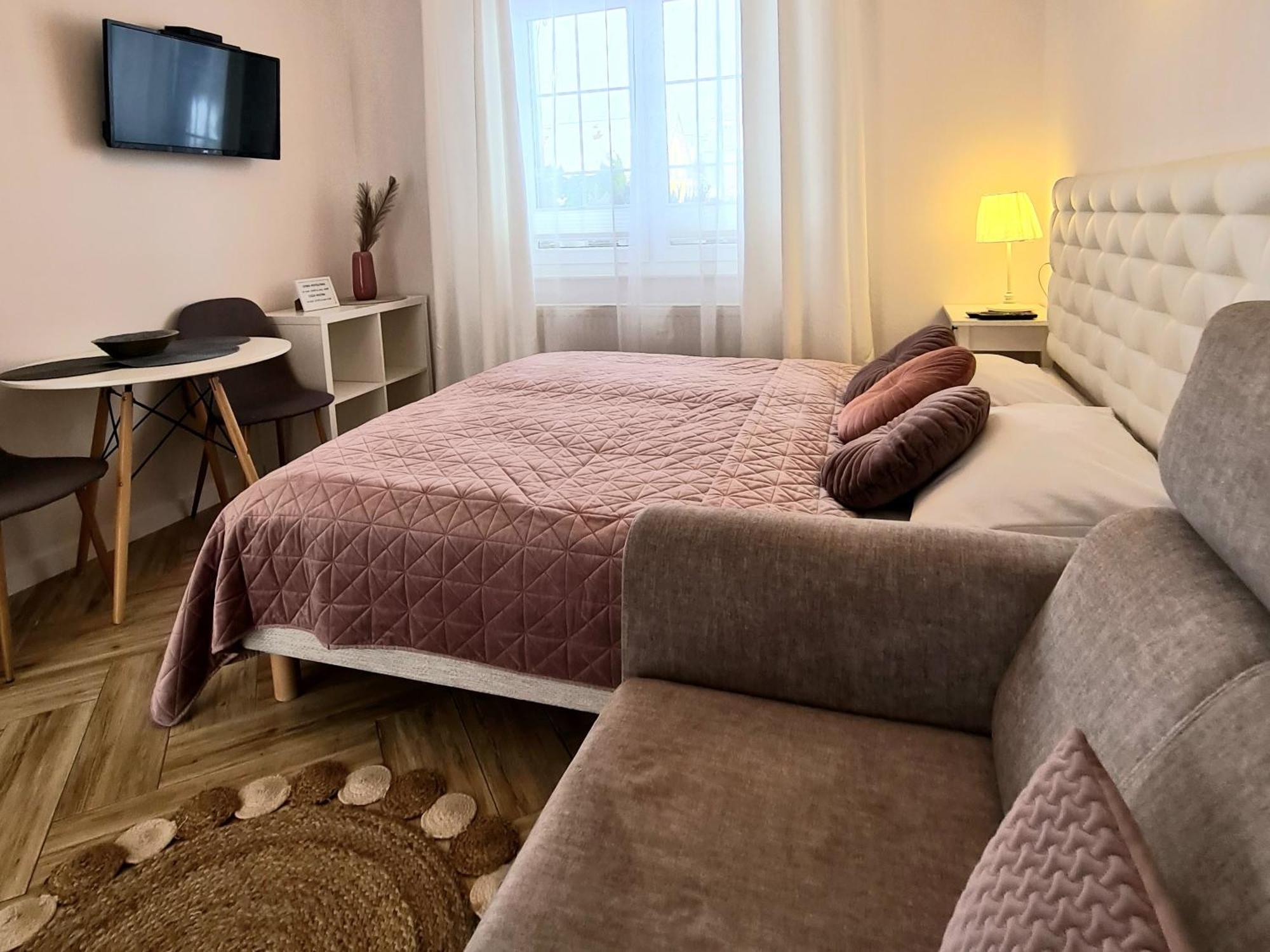 Apartamenty "La Villa" Z Klimatyzacja, Ogrodem, Parkingiem, Blisko Centrum Kudowa-Zdrój Exteriör bild