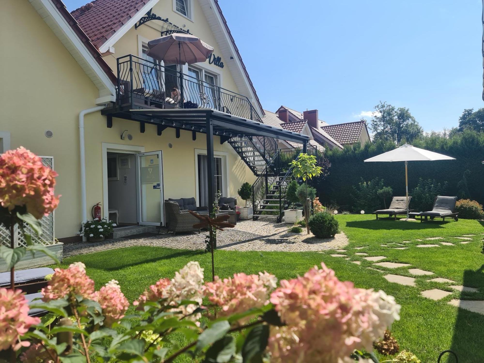 Apartamenty "La Villa" Z Klimatyzacja, Ogrodem, Parkingiem, Blisko Centrum Kudowa-Zdrój Exteriör bild
