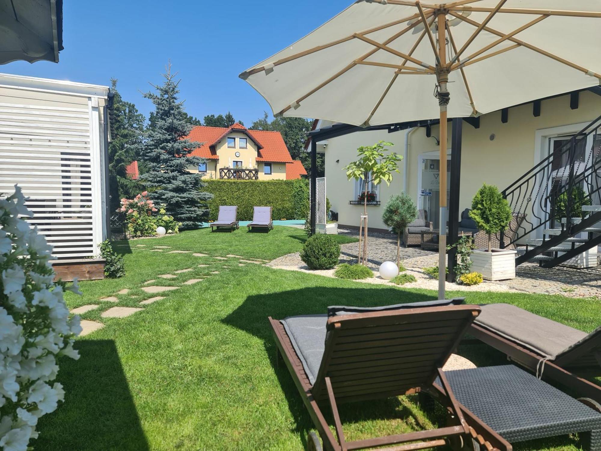 Apartamenty "La Villa" Z Klimatyzacja, Ogrodem, Parkingiem, Blisko Centrum Kudowa-Zdrój Exteriör bild